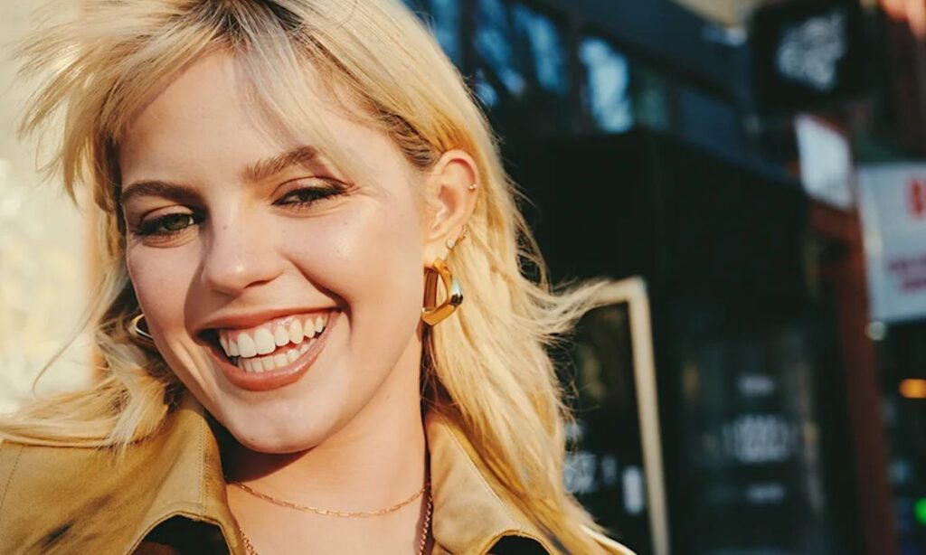 how-old-is-renee-rapp